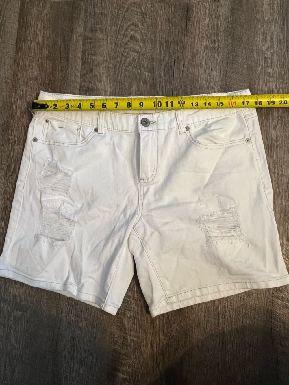 UNIONBAY White Junior Women size 13 Denim Shorts with Branded Waist Tab